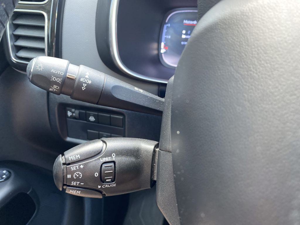 Fahrzeugabbildung Citroën C5 Aircross PT 130 S&S FEEL *Sitzh.*Navi*Cam*
