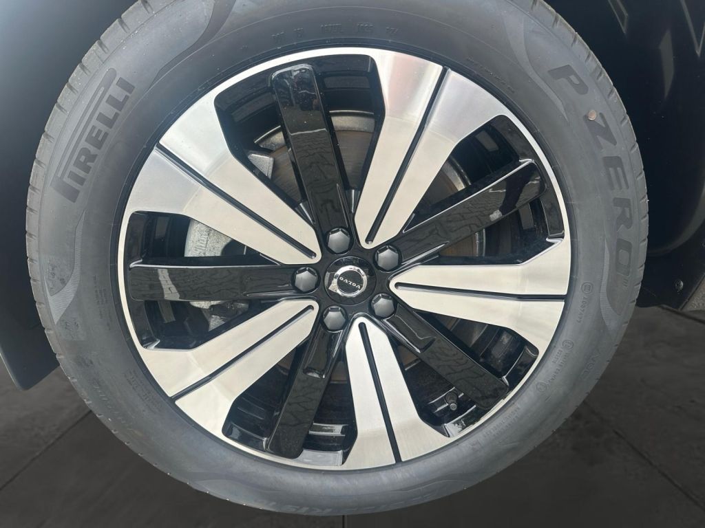 VOLVO XC60 T6 AWD Plug-in Hybrid Plus Dark VOLVO XC60 T6 AWD Plug-in Hybrid Plus Dark
