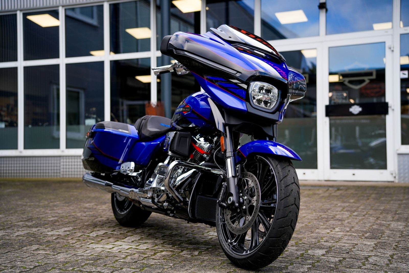 Fahrzeugabbildung Harley-Davidson CVO Street Glide  FLHXSE 121 CUI MY25