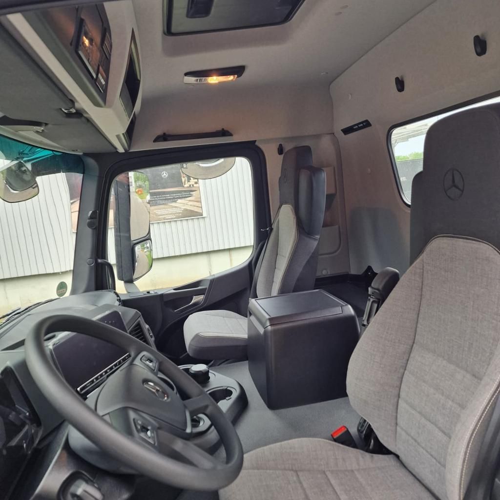 Fahrzeugabbildung Mercedes-Benz Arocs 3240 B 8x4/4 Liebherr Fahrmischer