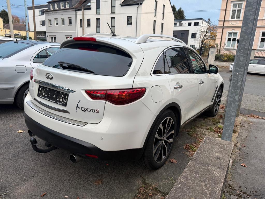 Infiniti QX70