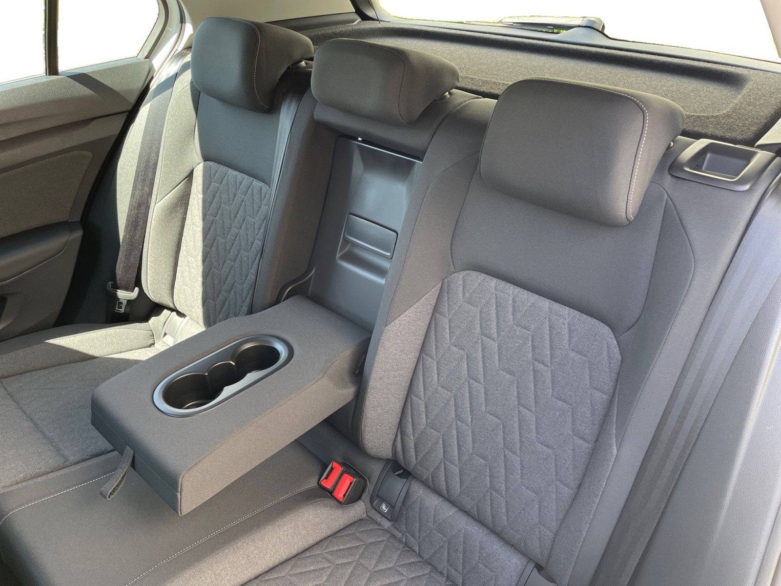 Volkswagen Golf VIII 1.5eTSI DSG Life NAV LED ACC SPUR KEY foto 13