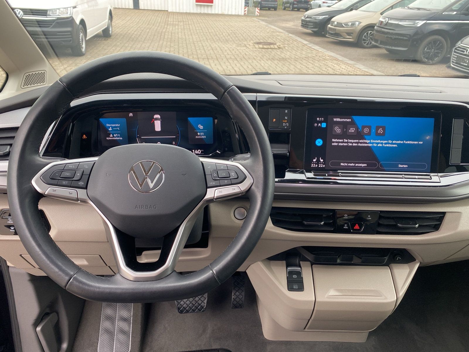 Fahrzeugabbildung Volkswagen T7 Multivan 2.0 TSI DSG 7-Sitzer MATRIX PANO KAM