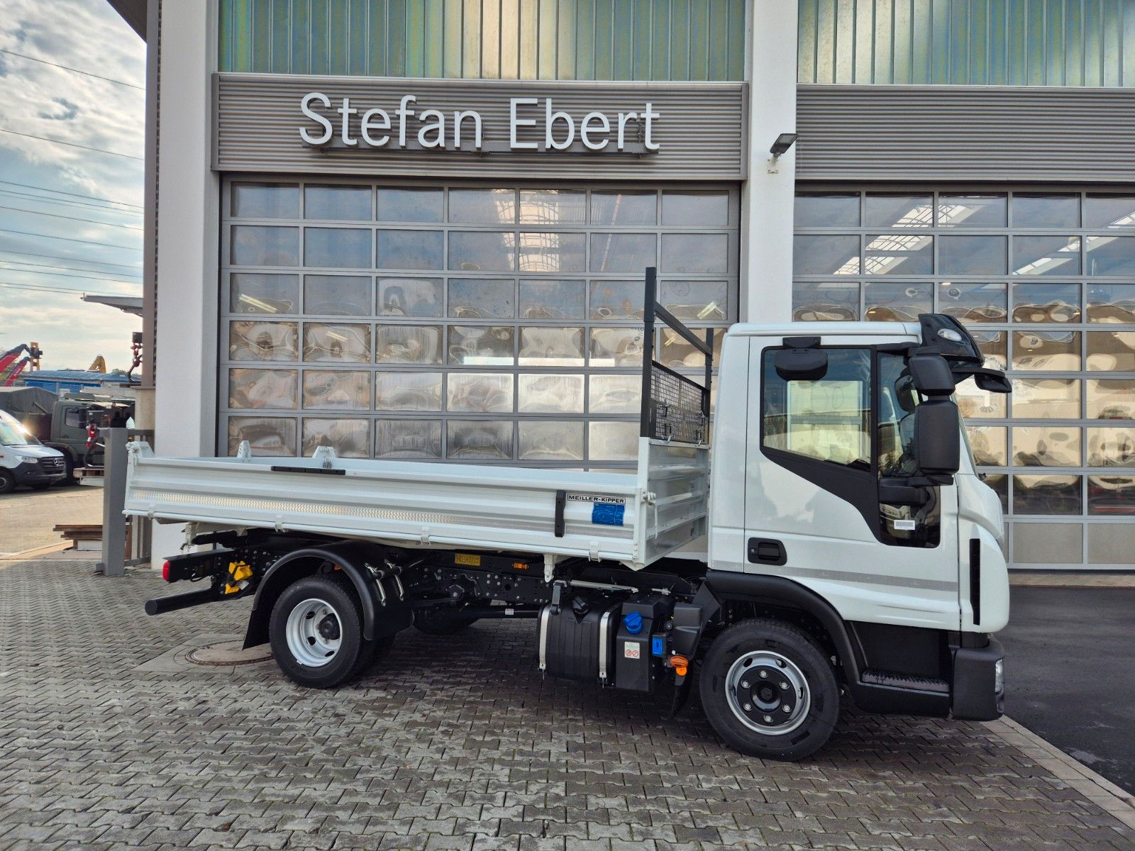Fahrzeugabbildung Iveco Eurocargo ML80E21 Meiller 2x AHK 3 Sitze Klima