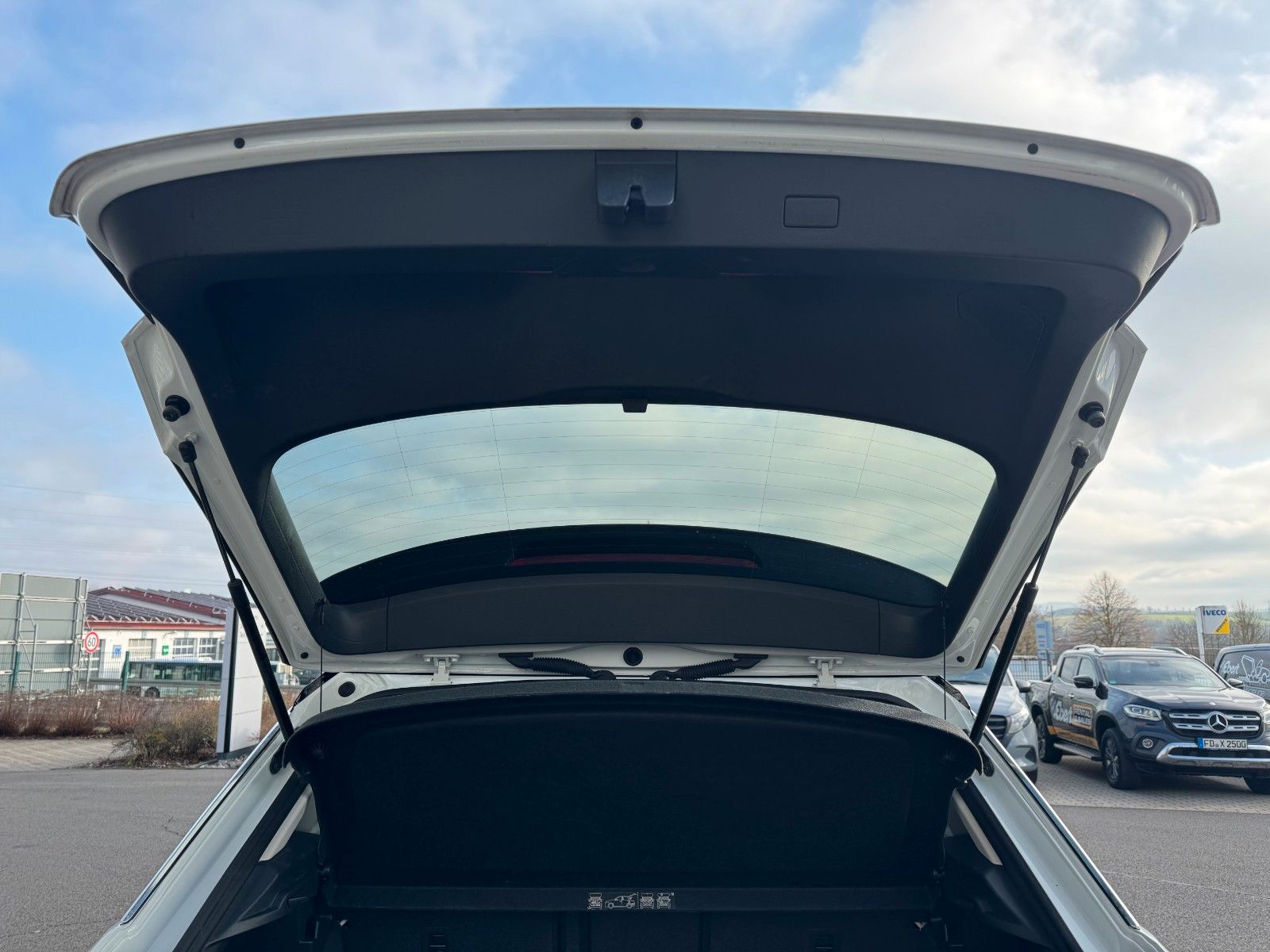 Fahrzeugabbildung Volkswagen T-Roc Style+RLine+AHK+ACC+LED+MirrowLink