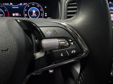 Skoda Karoq Scout 1.5 AHK*Panodach*Kamera*
