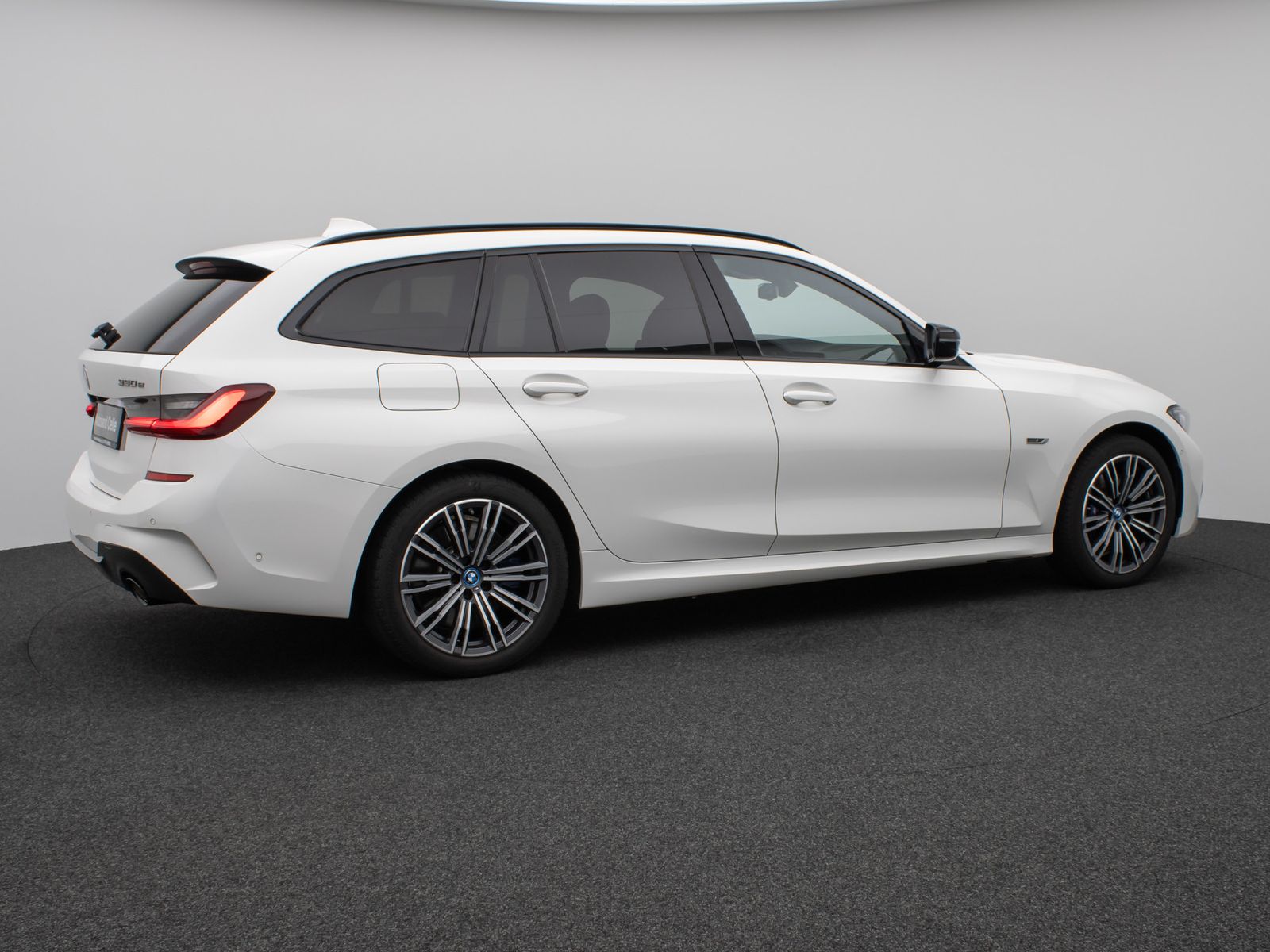Fahrzeugabbildung BMW 330e M Sport Kamera Laser HUD HiFi AHK Stop&Go