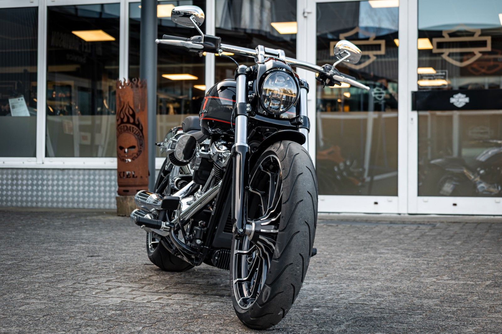 Fahrzeugabbildung Harley-Davidson FXBR Breakout 117 cui - Jekill & Hyde