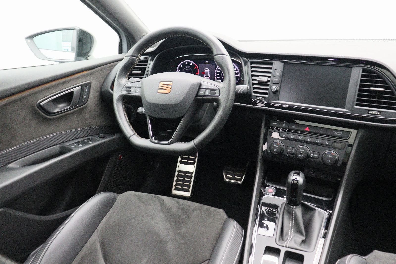 Fahrzeugabbildung CUPRA Leon ST Cupra 2,0TSI 4 Drive DSG ACC Panorama