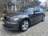 BMW 120i Automatik, Garagenw., top gepflegt - BMW 1 Series aus 2009