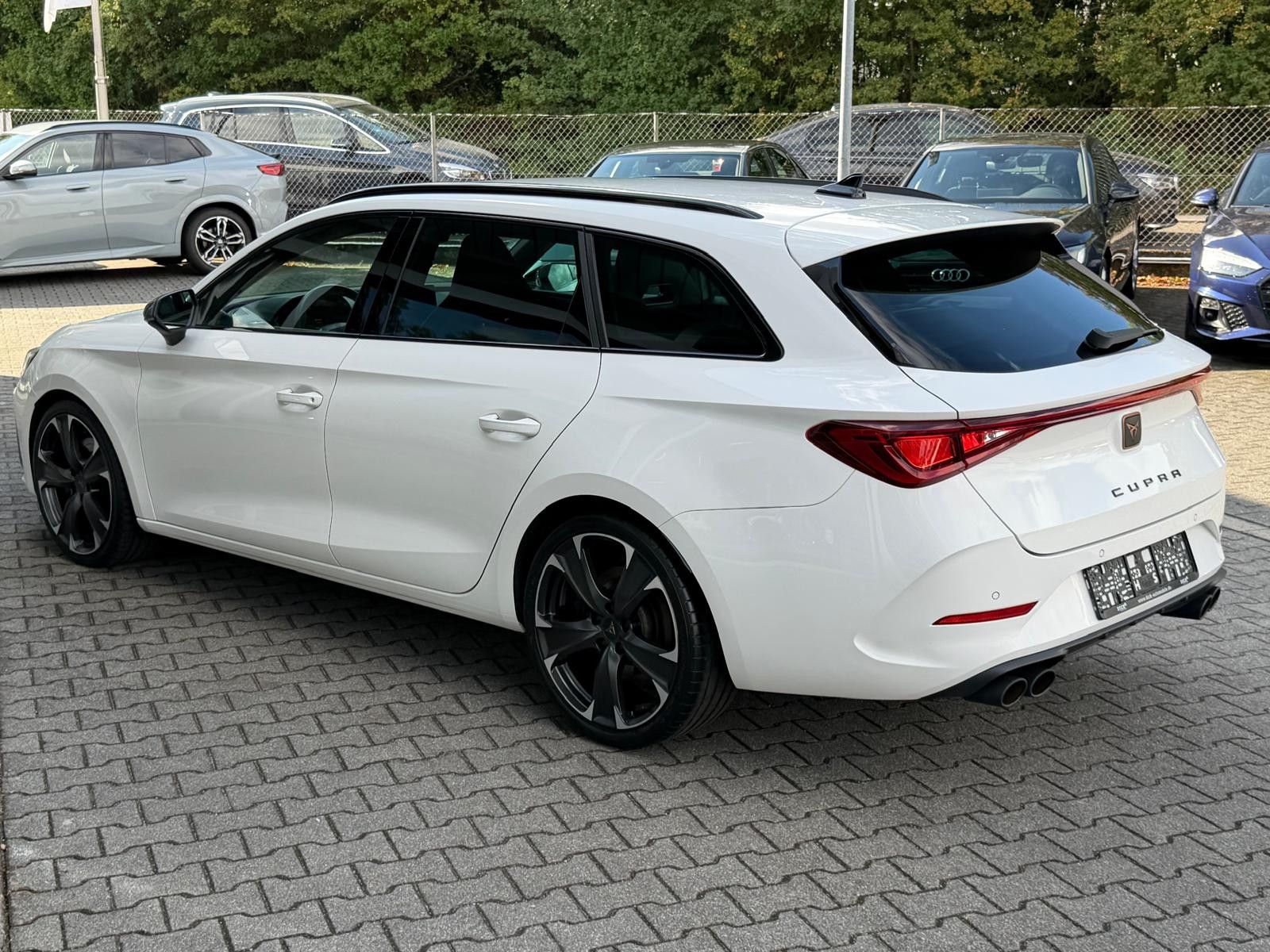 Fahrzeugabbildung CUPRA Leon 2.0 TSI VZ >VIRTU+LED+NAVI+PDC+DAB+19"+