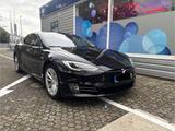 Tesla Model S Dual Facelift Lede Panorama TOP - schwarze Tesla Model S