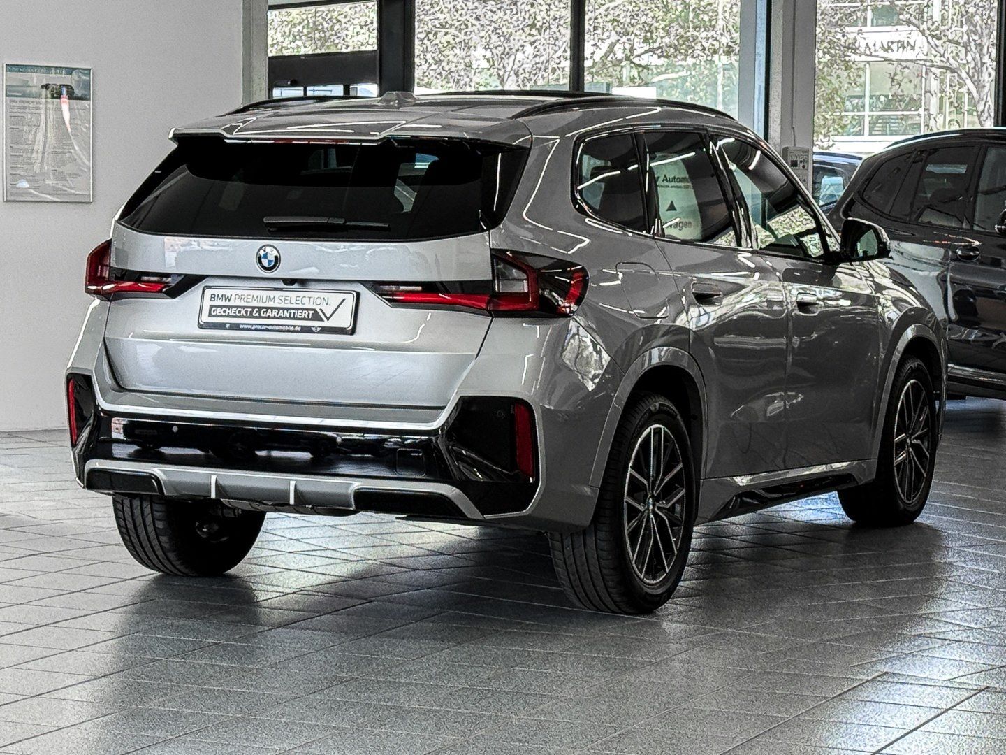 BMW X1 sDrive18d M-Sport Aut Nav LED AHK h&k Pano foto 2