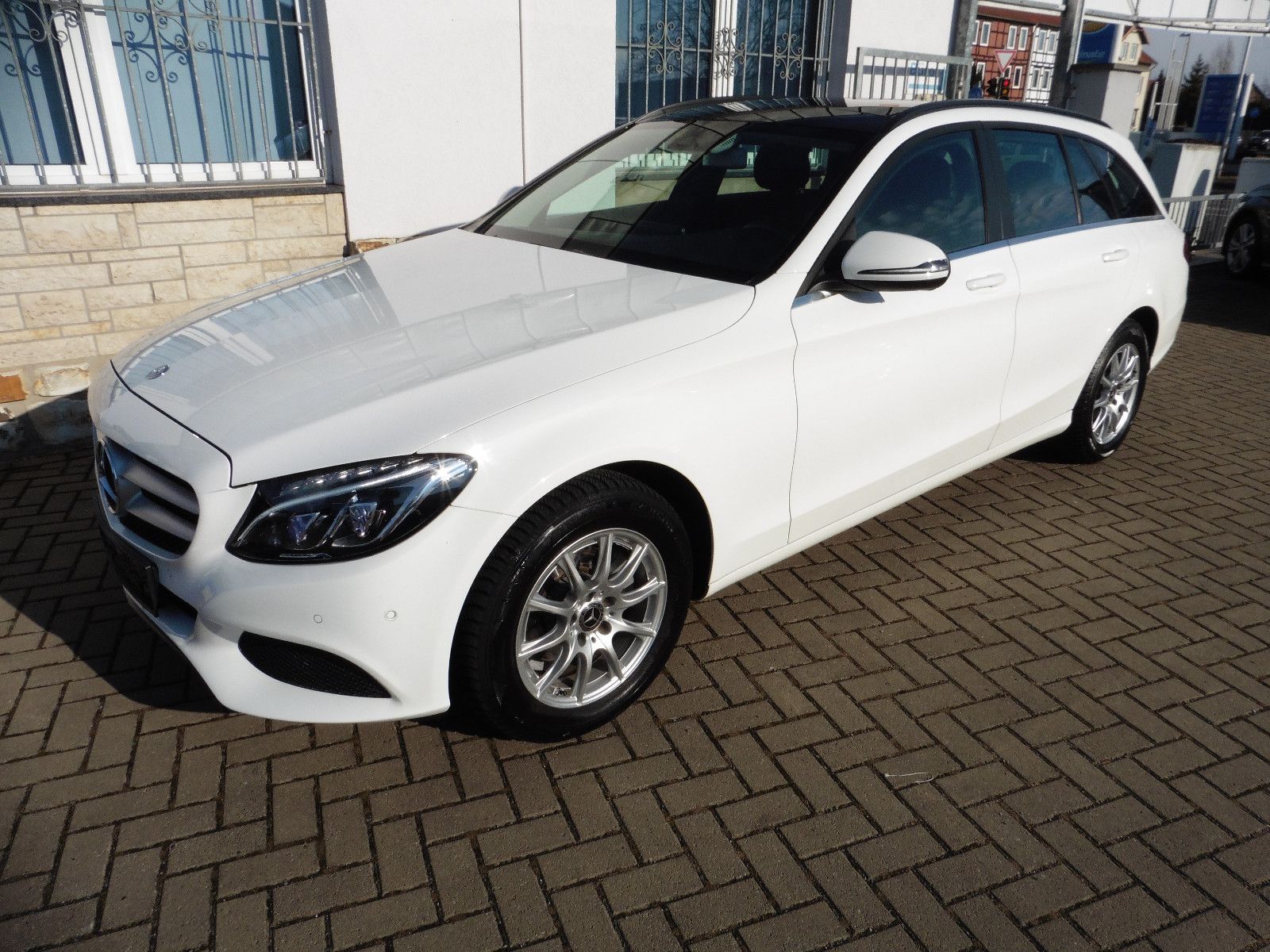 MERCEDES-BENZ C 180  T*LED*NAVI*AHK*PDC*Totwinkel*Spurhalte...