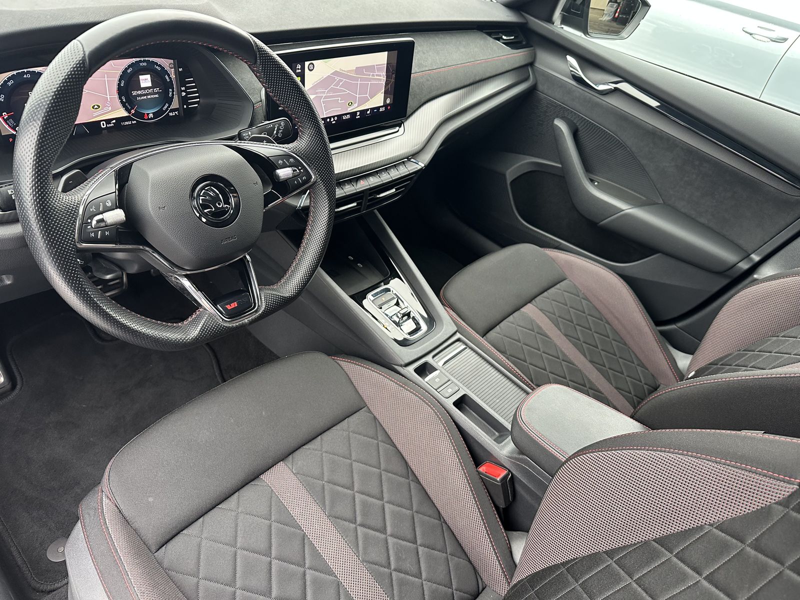 Fahrzeugabbildung SKODA Octavia Combi 2.0 TDI DSG RS NAV+LED+KAMERA+19ZO