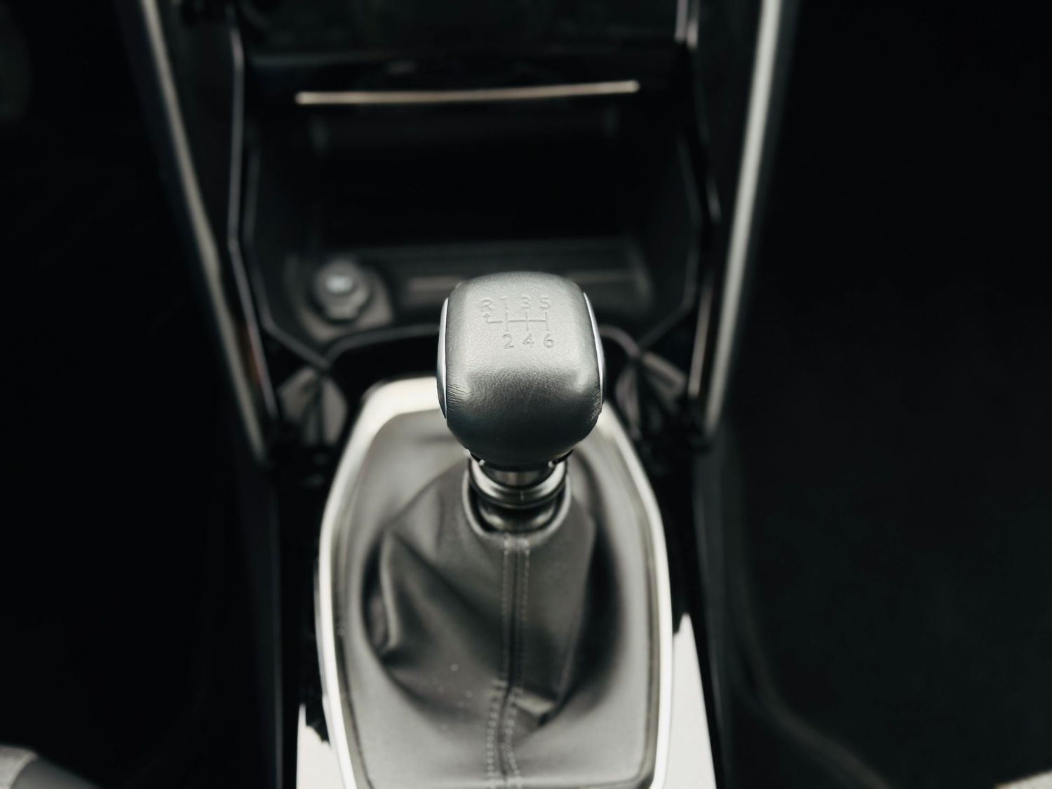 Fahrzeugabbildung Peugeot 208 1,2 PURETECH 100 ALLURE, RFK, LED, MirrorLin