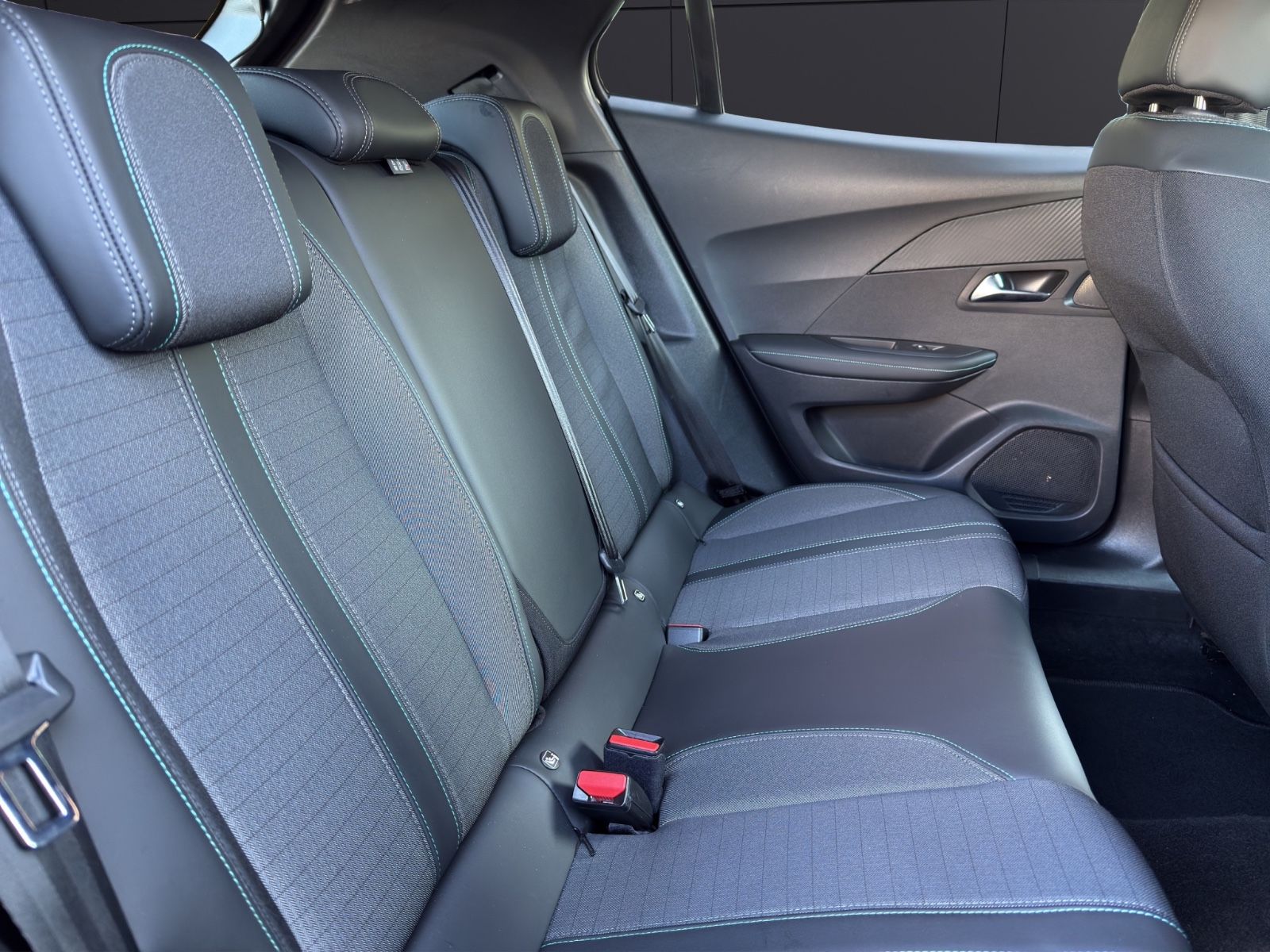 Fahrzeugabbildung Peugeot 2008 Allure 1.5 *CarPlay*SitzHZ*Navi*Kamera*