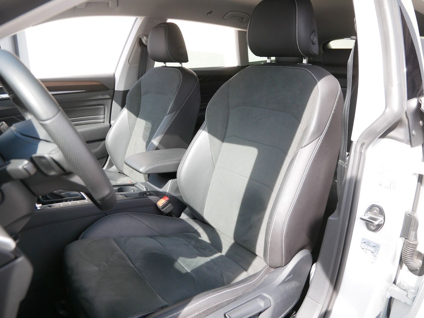 Fahrzeugabbildung Volkswagen Arteon SB 2.0 Elegance NEU61T AHK LED Kamera DSG