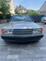 Mercedes-Benz 190 E 2.3, Zustand Museum, 49.300 km - Mercedes-Benz 190 aus 1988: 190e
