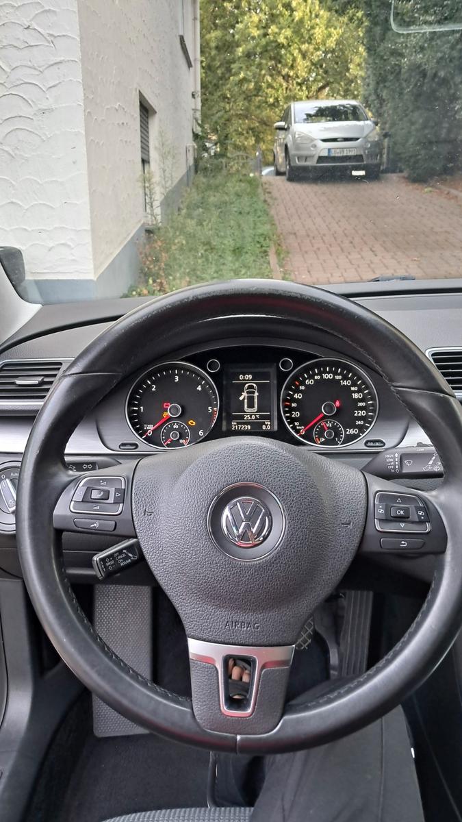 Volkswagen Passat 2012 — engine 1.968 cm³, 140 HP (103kW)