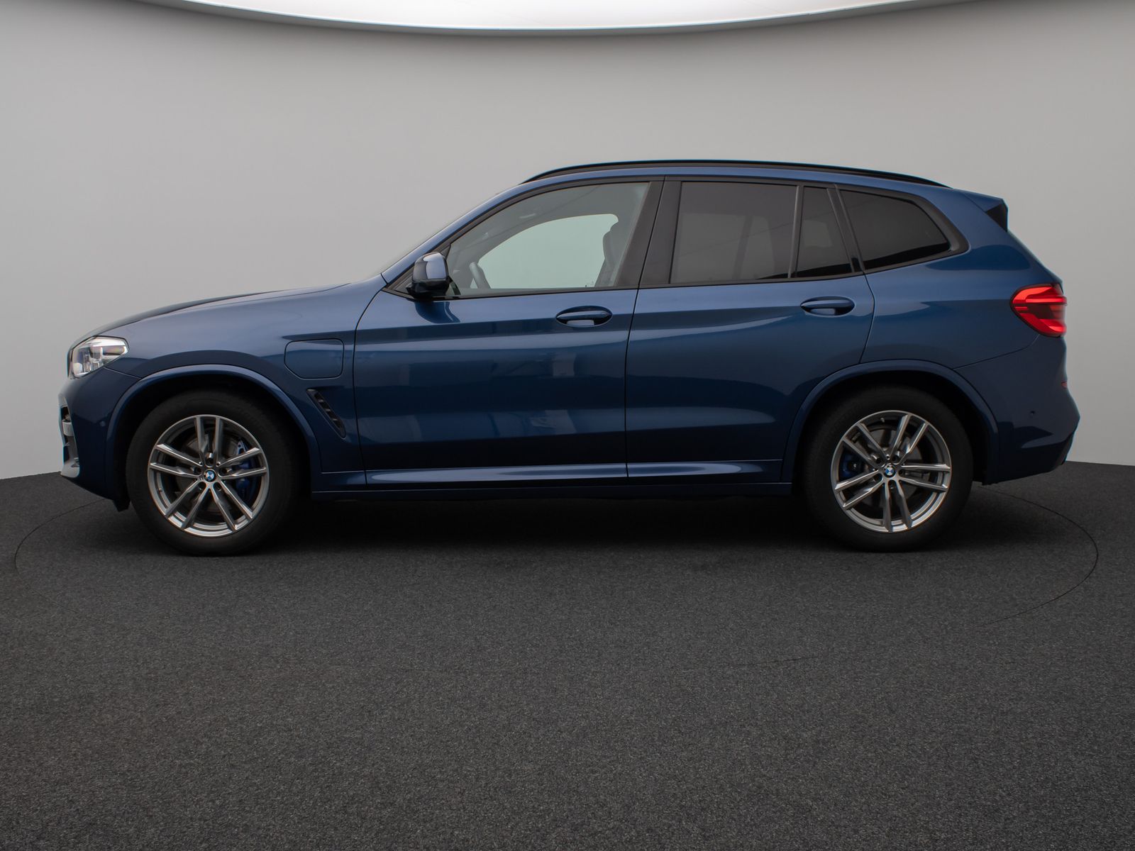 Fahrzeugabbildung BMW X3 xD30e M Sport Kamera HUD DAB HiFi AHK Komfort
