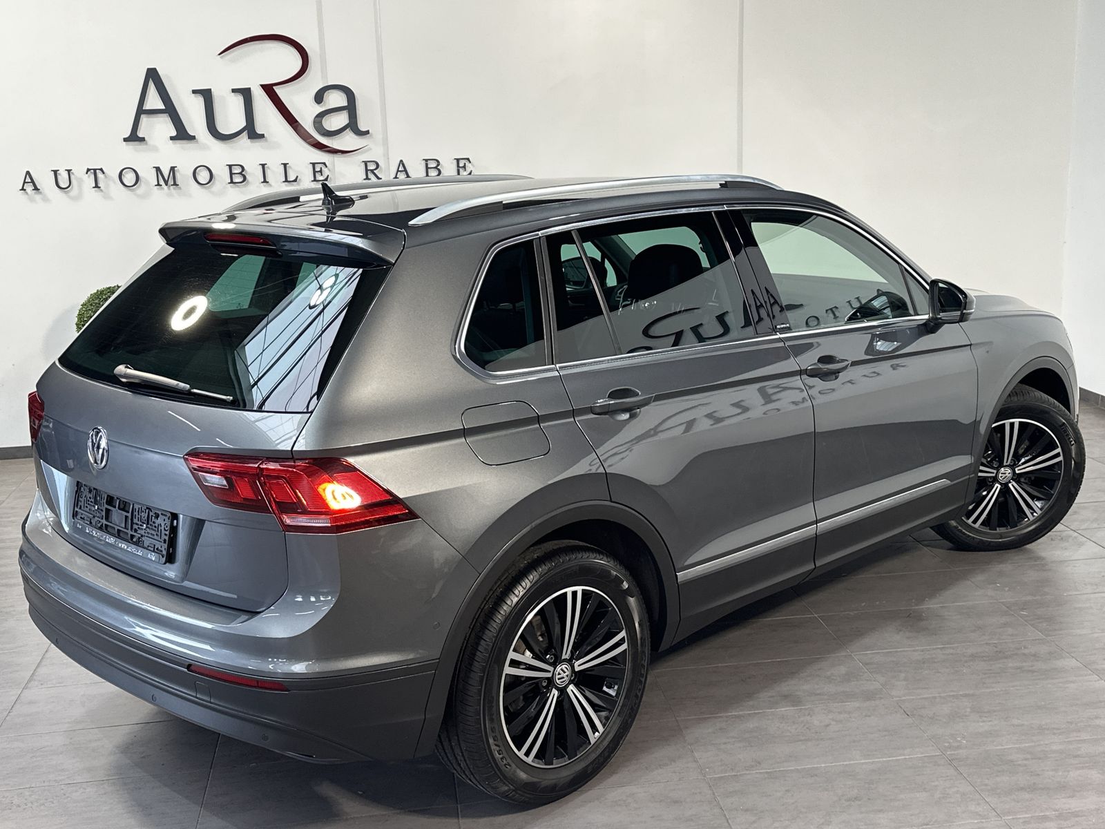 Fahrzeugabbildung Volkswagen Tiguan 2.0 TDI DSG IQ.DRIVE NAV+LED+AHK+HUD+KAM