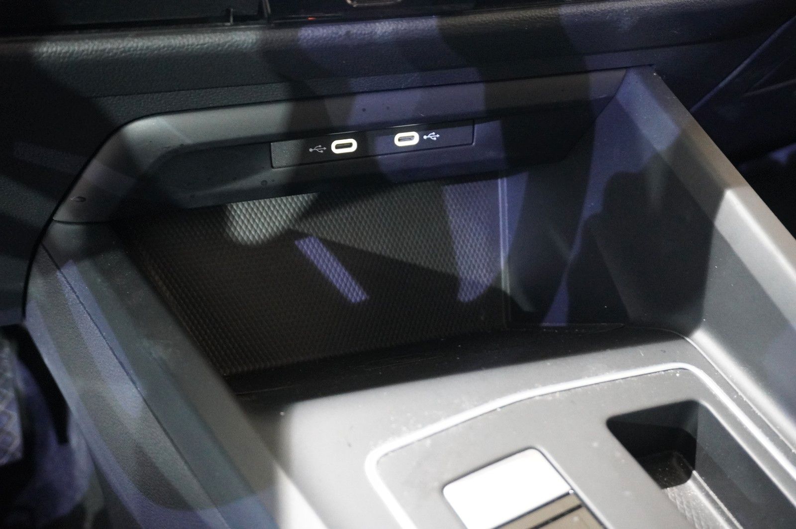 Fahrzeugabbildung Volkswagen Golf VIII Lim. 2.0 TDI LIFE DSG NAVI/LED/KAMERA