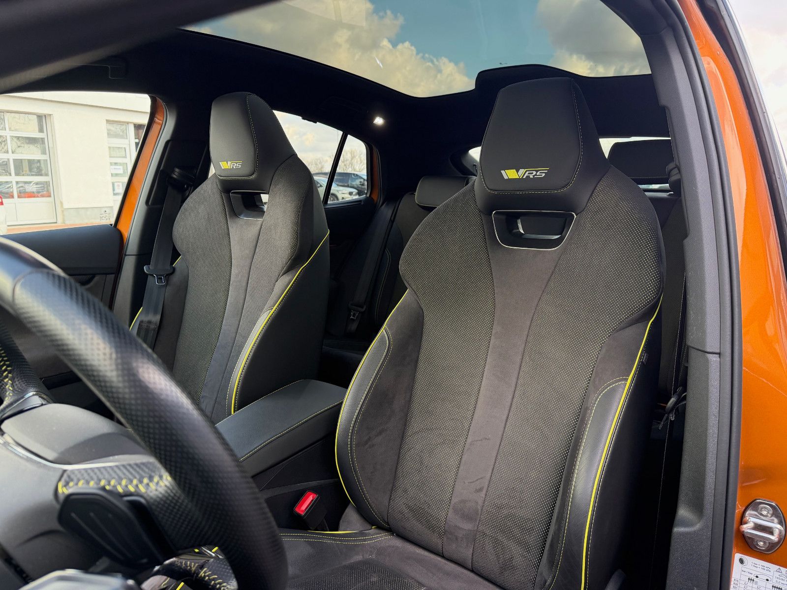 Fahrzeugabbildung SKODA Enyaq RS*ACC*SZHZNG*NAVI*360°*CARPLAY*AMBIENTE*