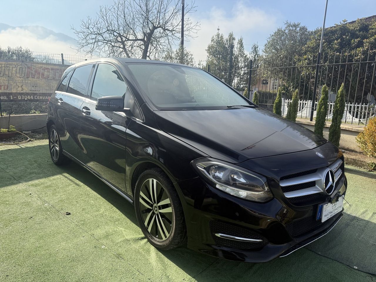 MERCEDES-BENZ B 180