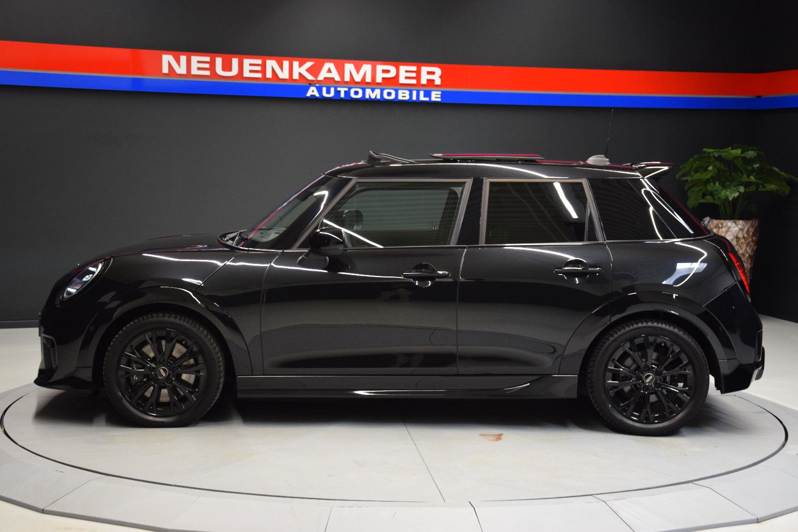 Fahrzeugabbildung MINI Cooper S John Cooper Works Trim 5-Türen Pano HuD