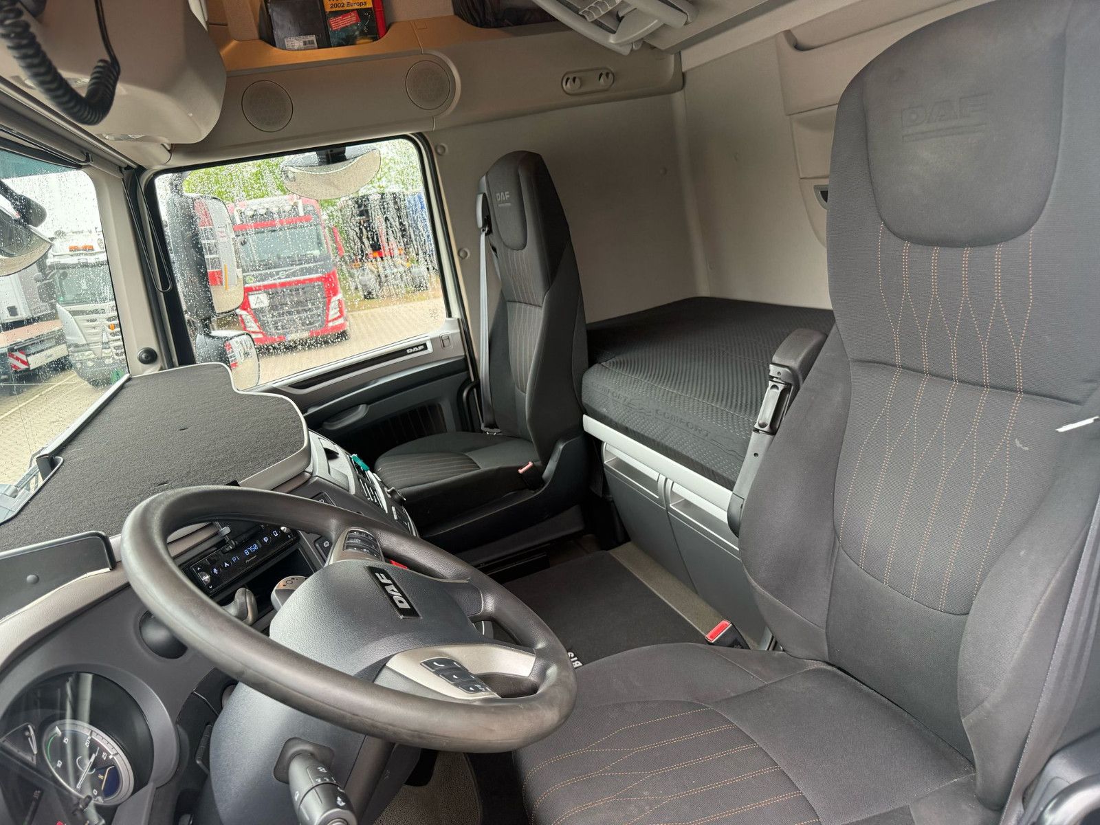 Fahrzeugabbildung DAF XF 530 FT mit Hydraulik sehr gepflegt