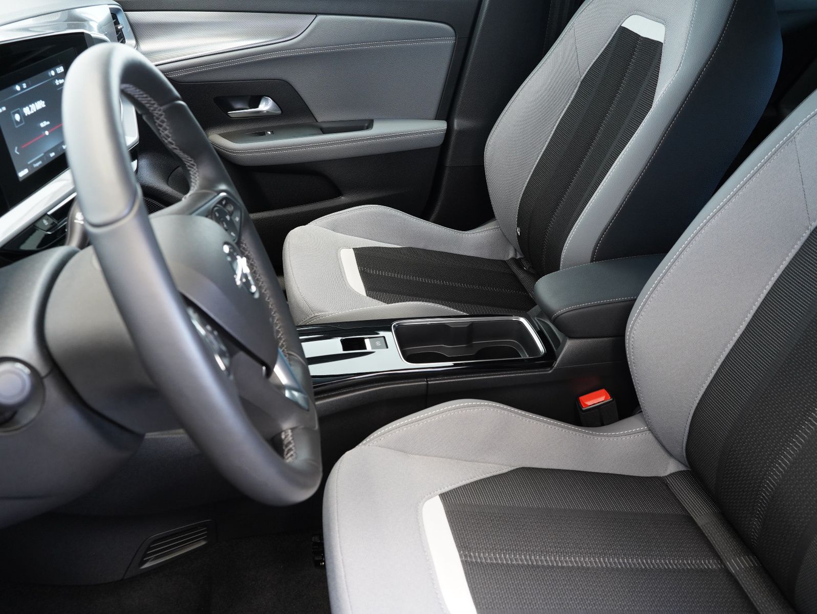 Fahrzeugabbildung Opel Mokka-e Elegance 50KWH/11KW/WÄRMEPUMPE/SOH