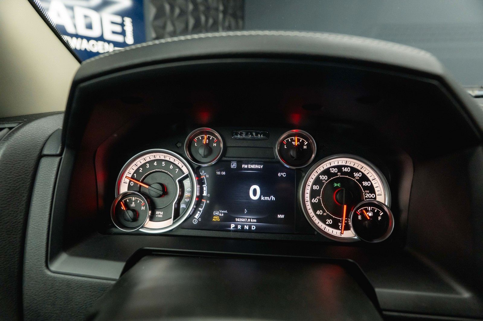 Fahrzeugabbildung Dodge RAM 5.7 V8 HEMI 4x4 Offroad Sport  LONGBED *LPG*