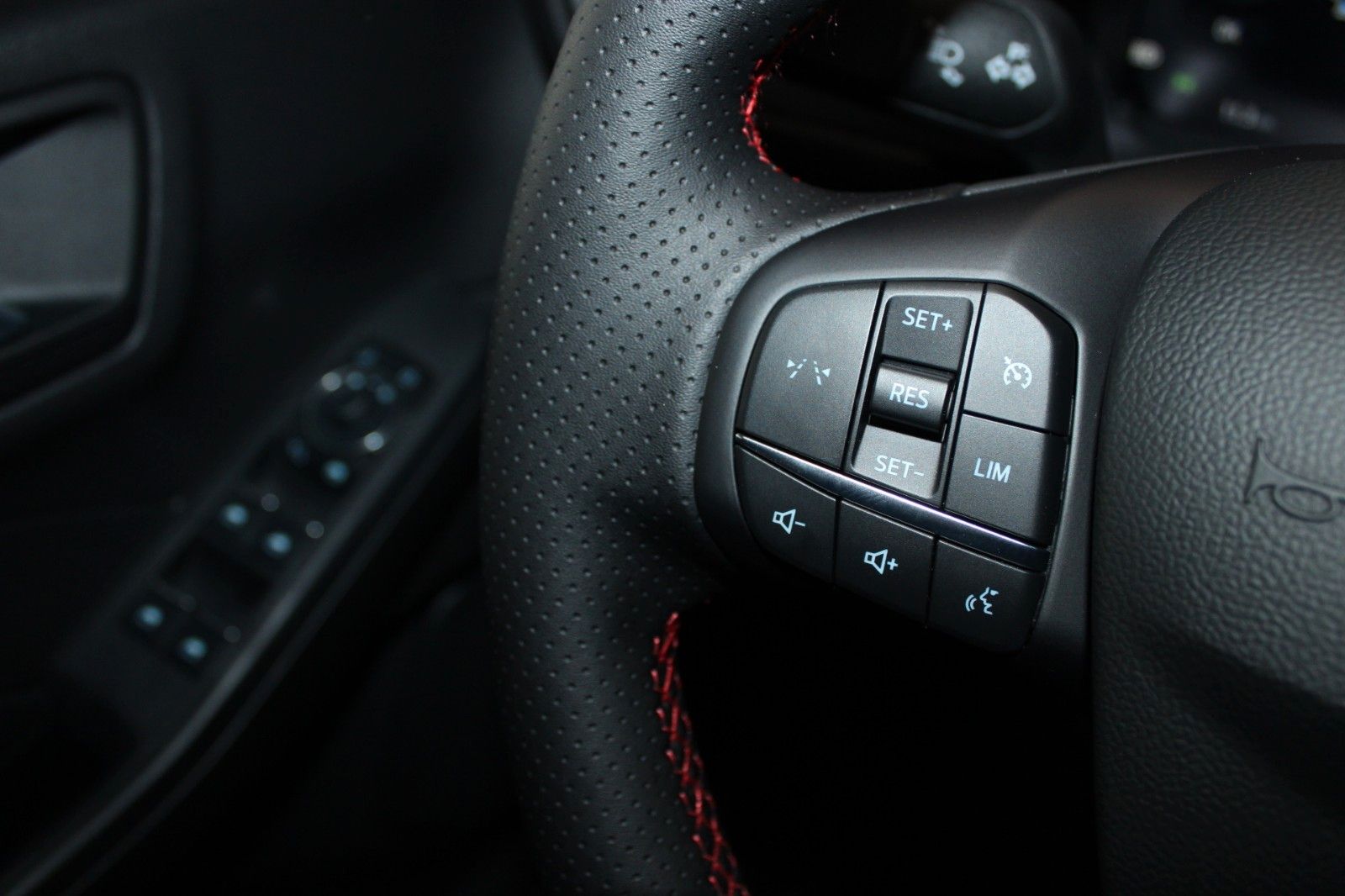 Fahrzeugabbildung Ford Kuga ST-Line AUTOMATIK NEUES MODELL 5J Garantie