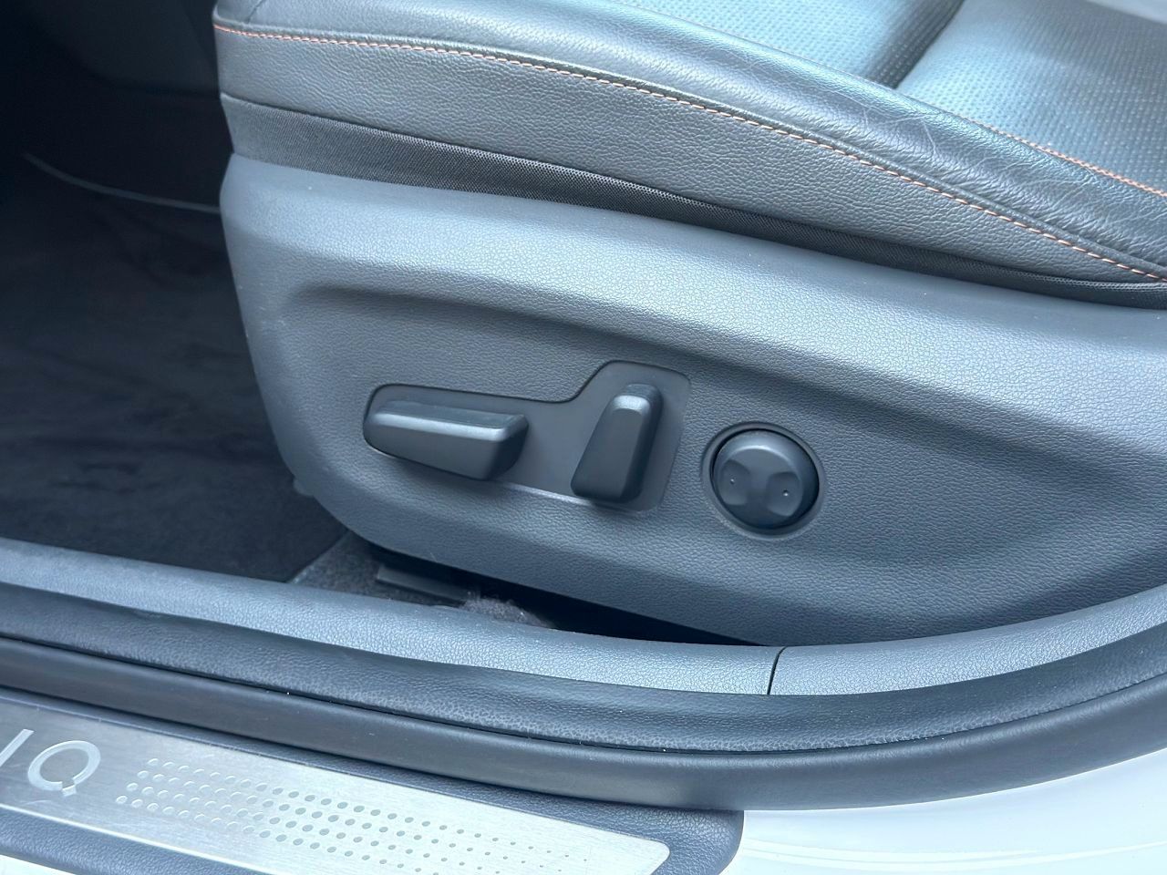 Fahrzeugabbildung Hyundai IONIQ EV Premium *Schiebedach*Totwinkel*ACC*LED*