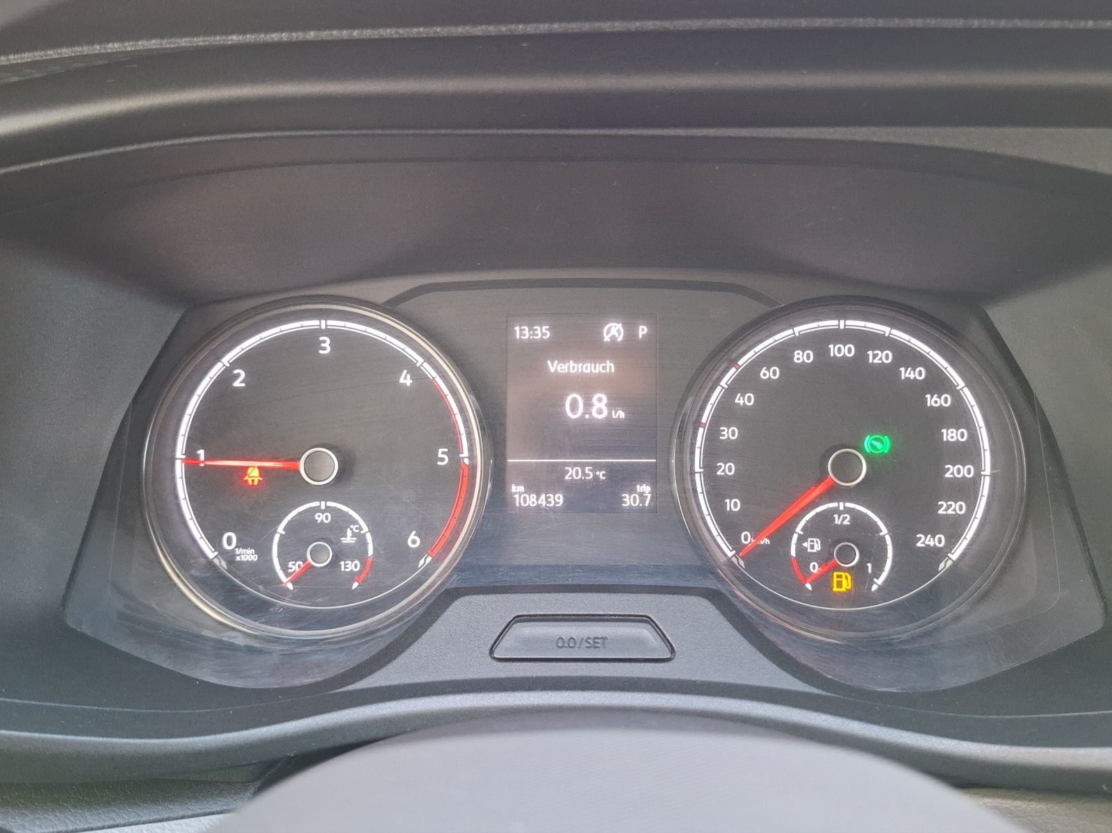 Fahrzeugabbildung Volkswagen T6 Kombi T6.1 TDI DSG 5-Si LED AHK Klima GRA PDC