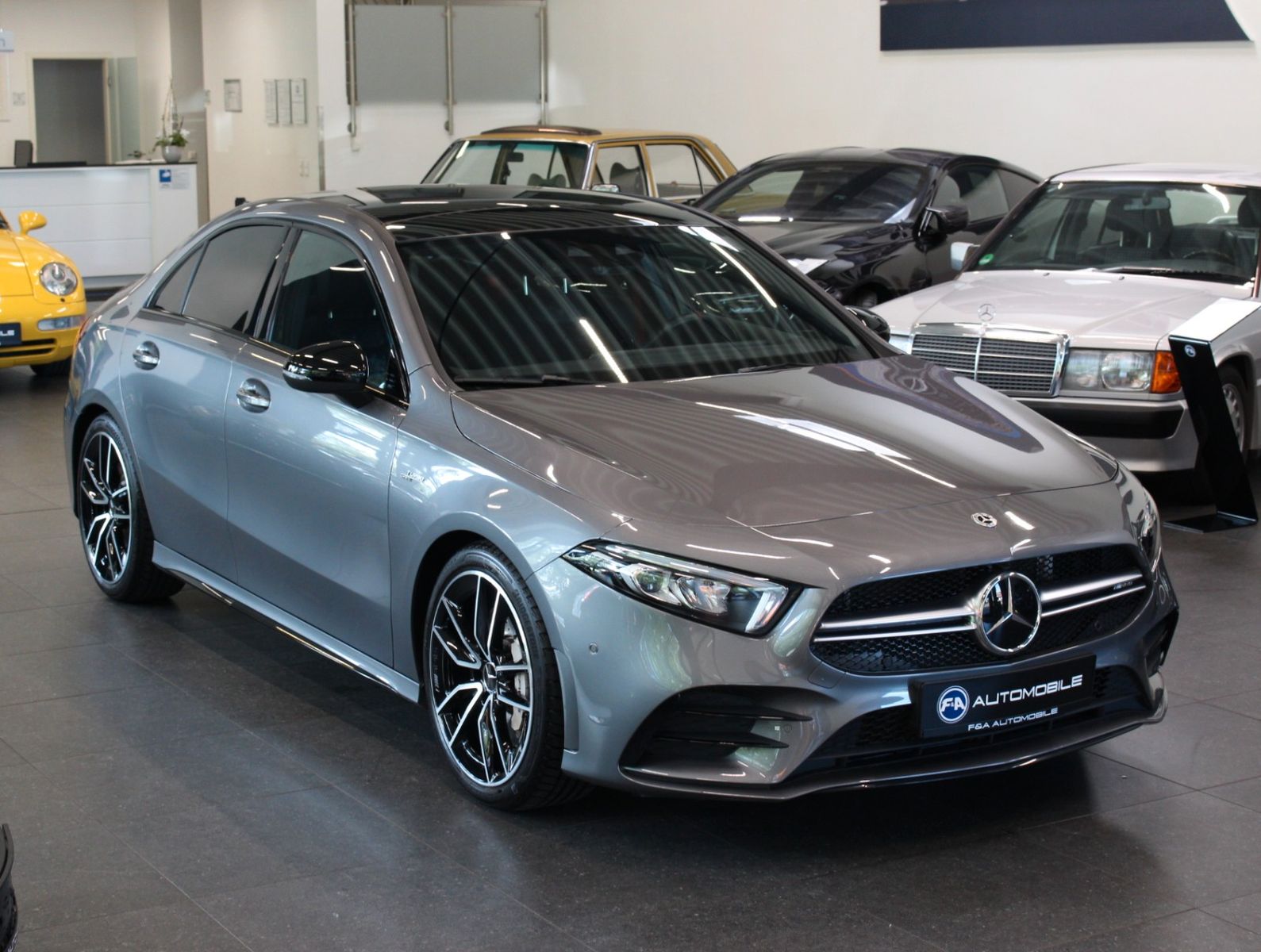 Fahrzeugabbildung Mercedes-Benz A 35 AMG Limo*Pano*Kamera*2.Hand