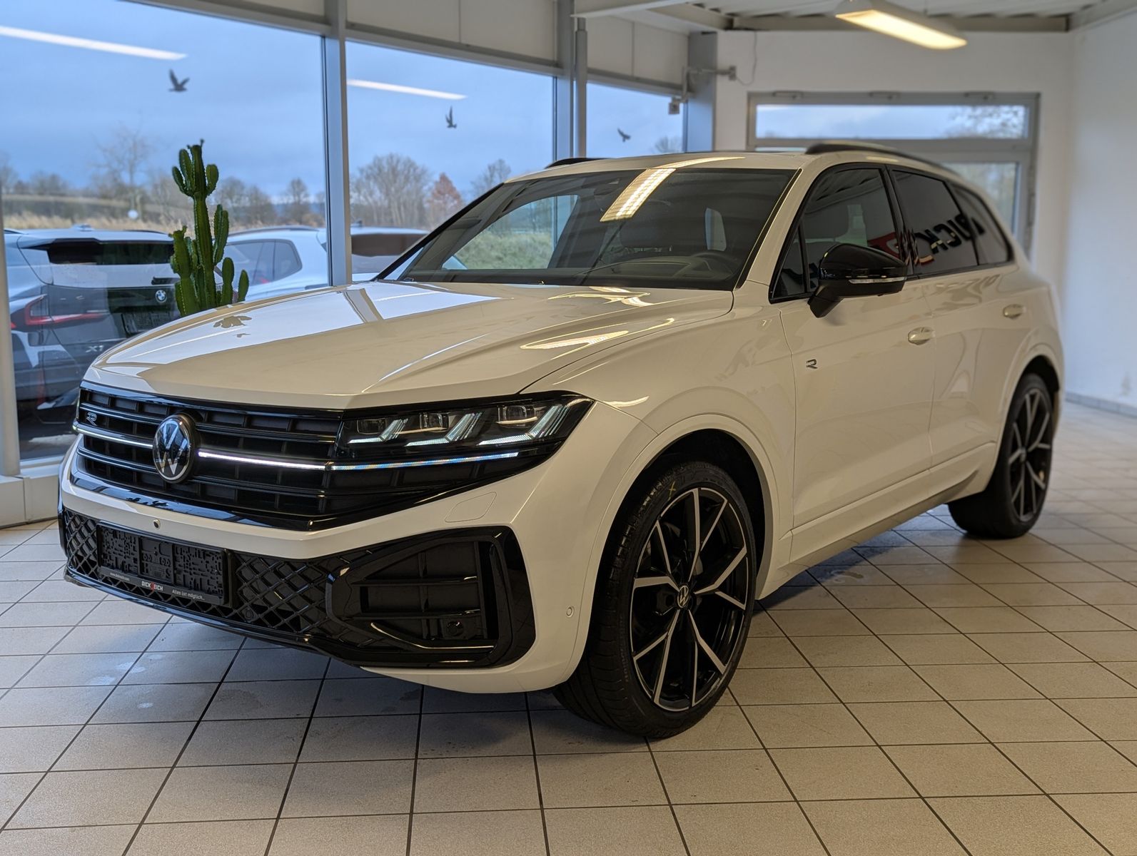 Fahrzeugabbildung Volkswagen Touareg 3.0TDI 4M R-Line VOLL Black 22" UPE 114T
