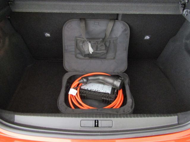 Corsa-e F e Edition (MJ22B) Elektromotor, 100 kW
