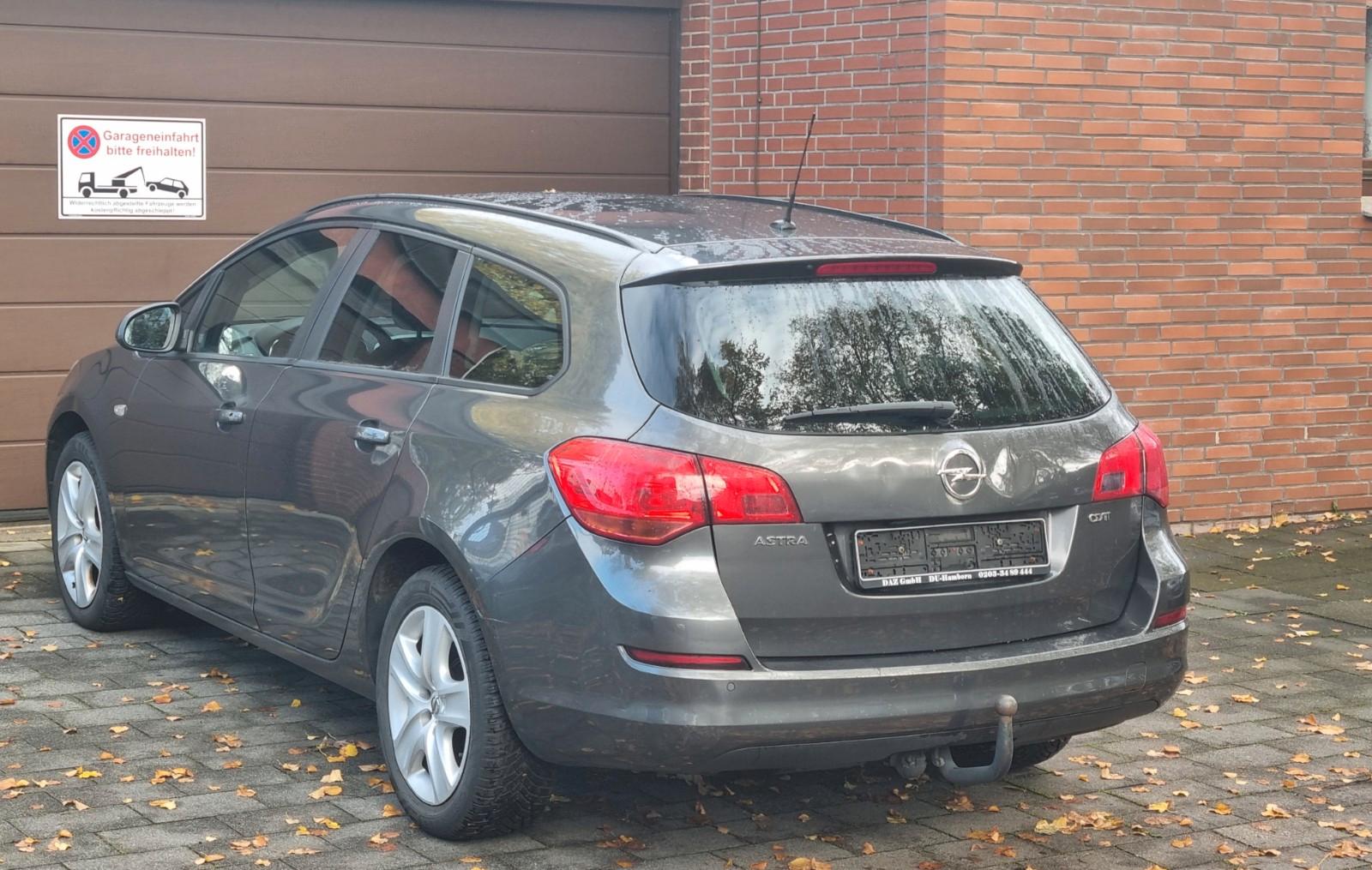 Opel Astra 2012 — photo 6