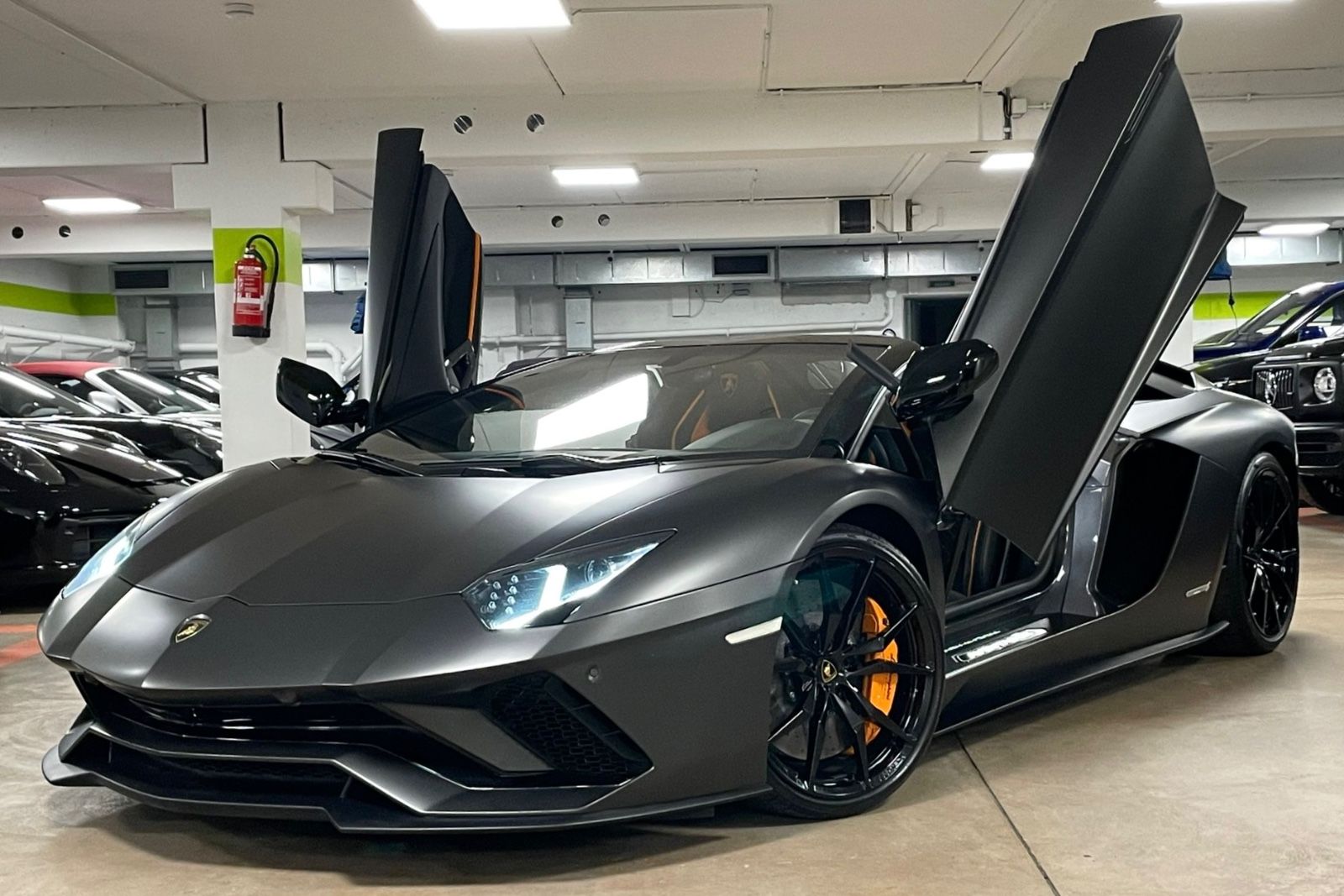 Fahrzeugabbildung Lamborghini AVENTADOR S ROADSTER CARBON LIFT GARANTİ TOPZUST