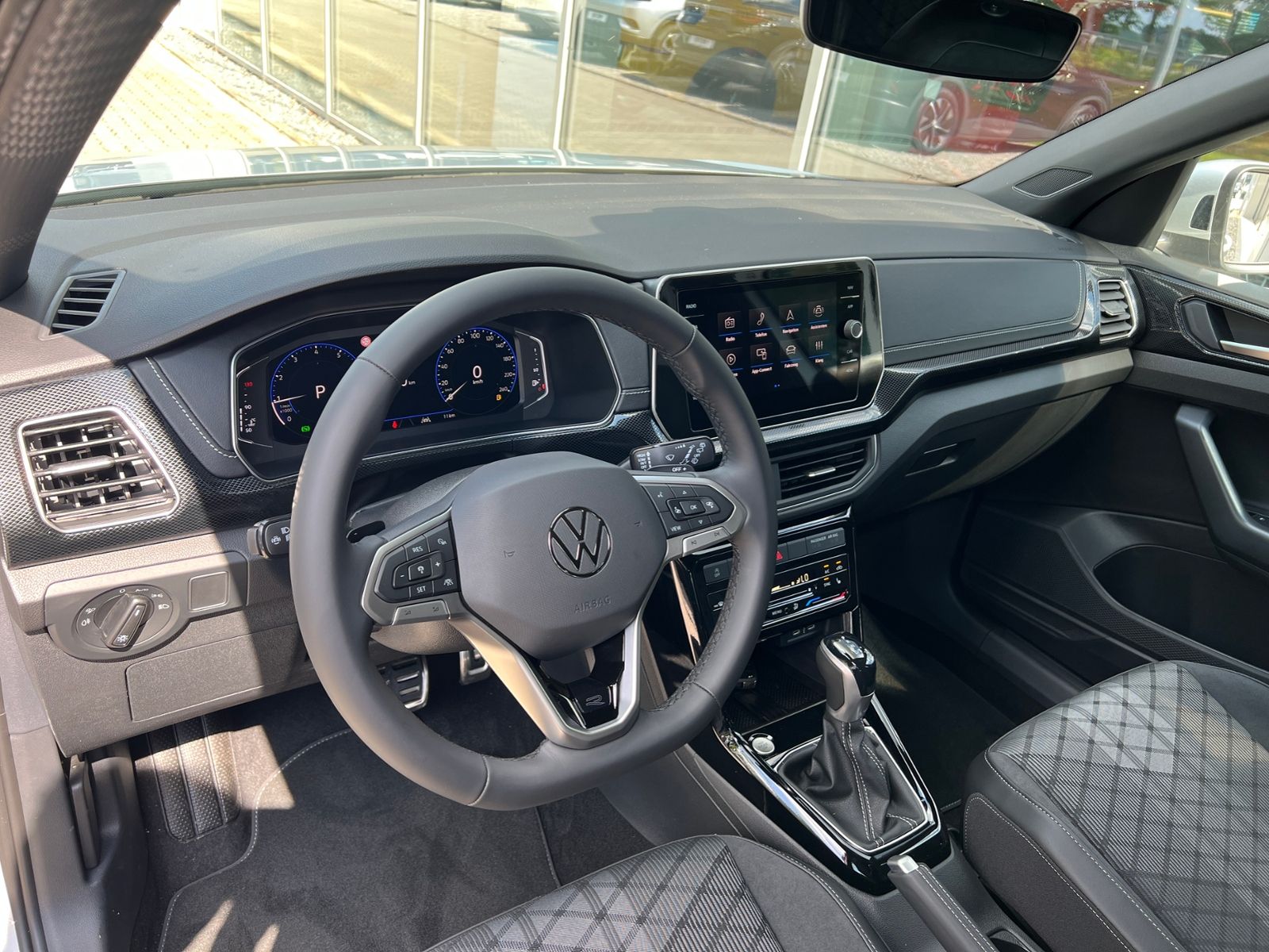 Fahrzeugabbildung Volkswagen T-Cross R-Line 1.5 TSI DSG *AHK, IQ.LIGHT, ACC,