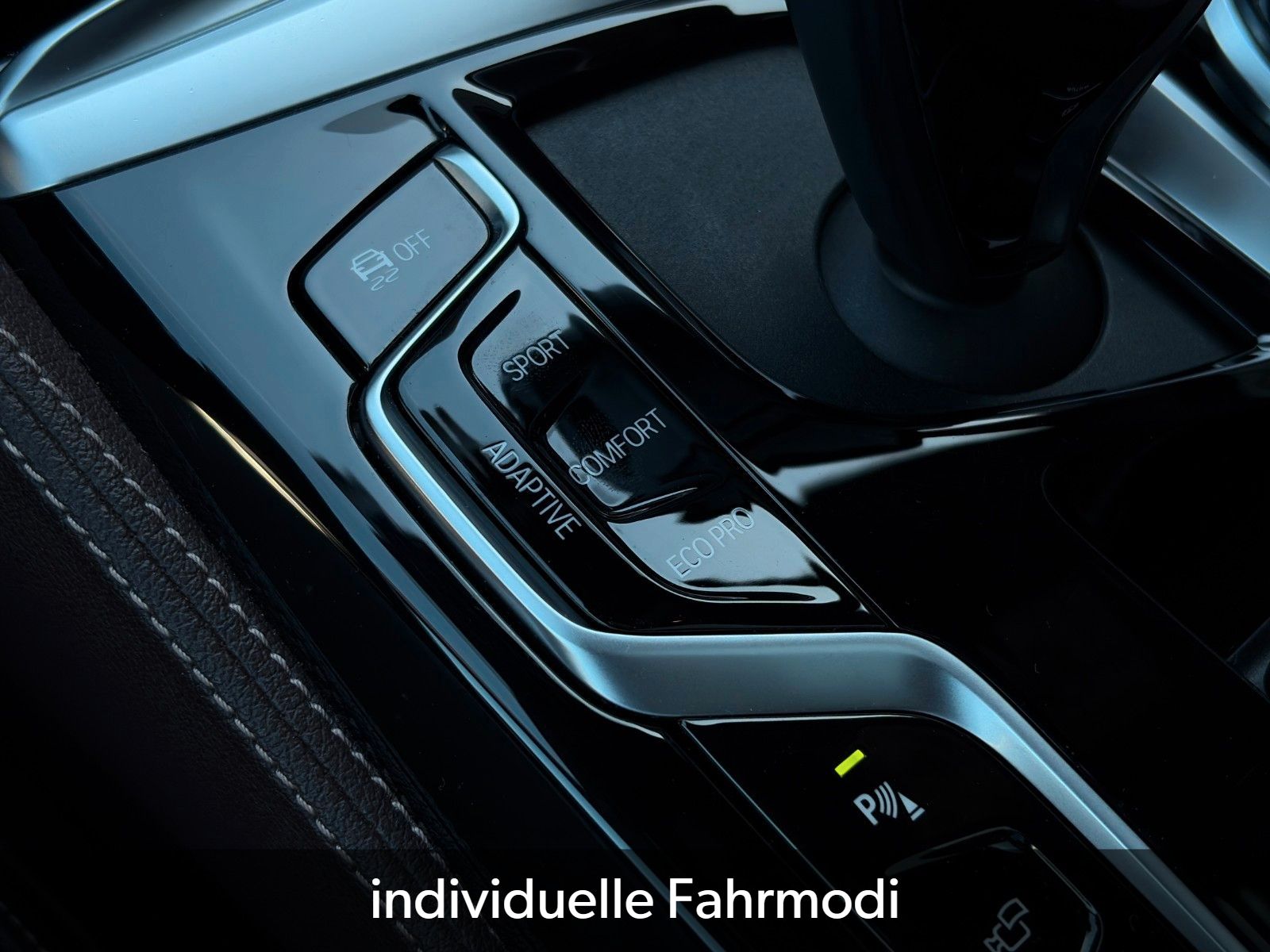 Fahrzeugabbildung BMW M550i xDr AHK SHD StHzg Nappa SBL H&K HuD DrProf
