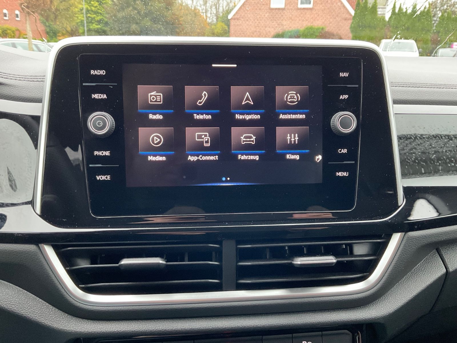 Fahrzeugabbildung Volkswagen T-Roc 1.5 TSI DSG R Line,AHK,ACC,Kamera,Navi