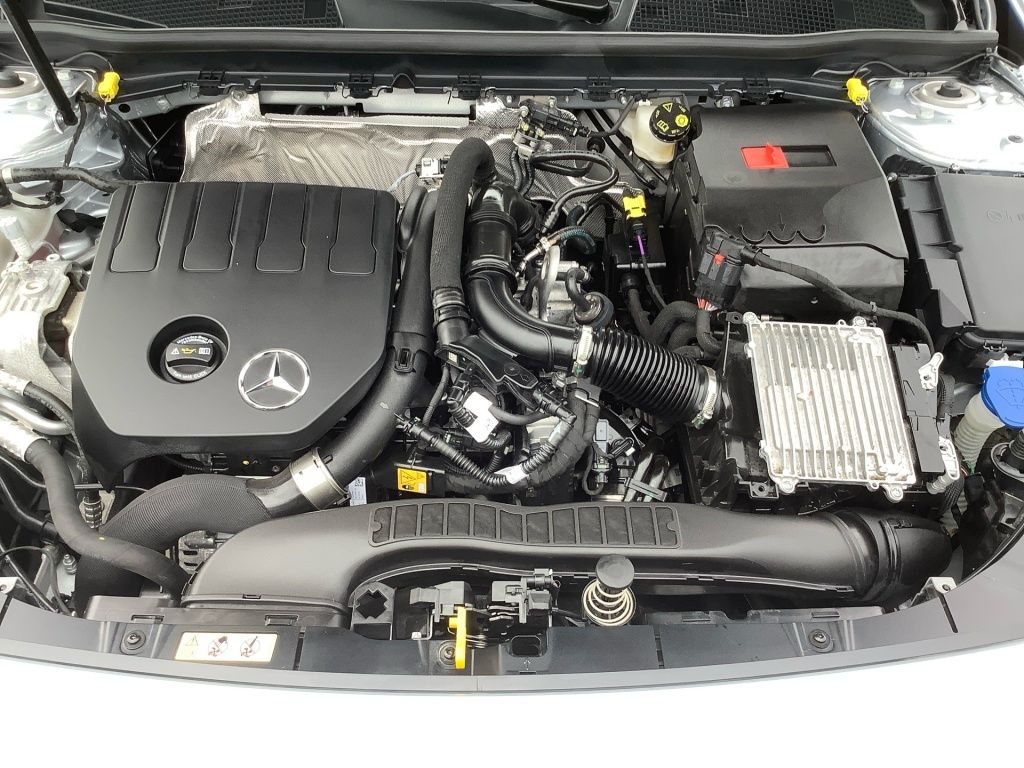 Mercedes-Benz A 180 AMG MBUX LED SHZ TOTWINKEL PDC KAMERA foto 5