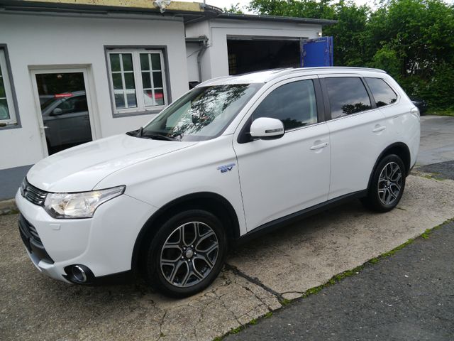 Mitsubishi Outlander PHEV Top 4WD plug -in HYBRID