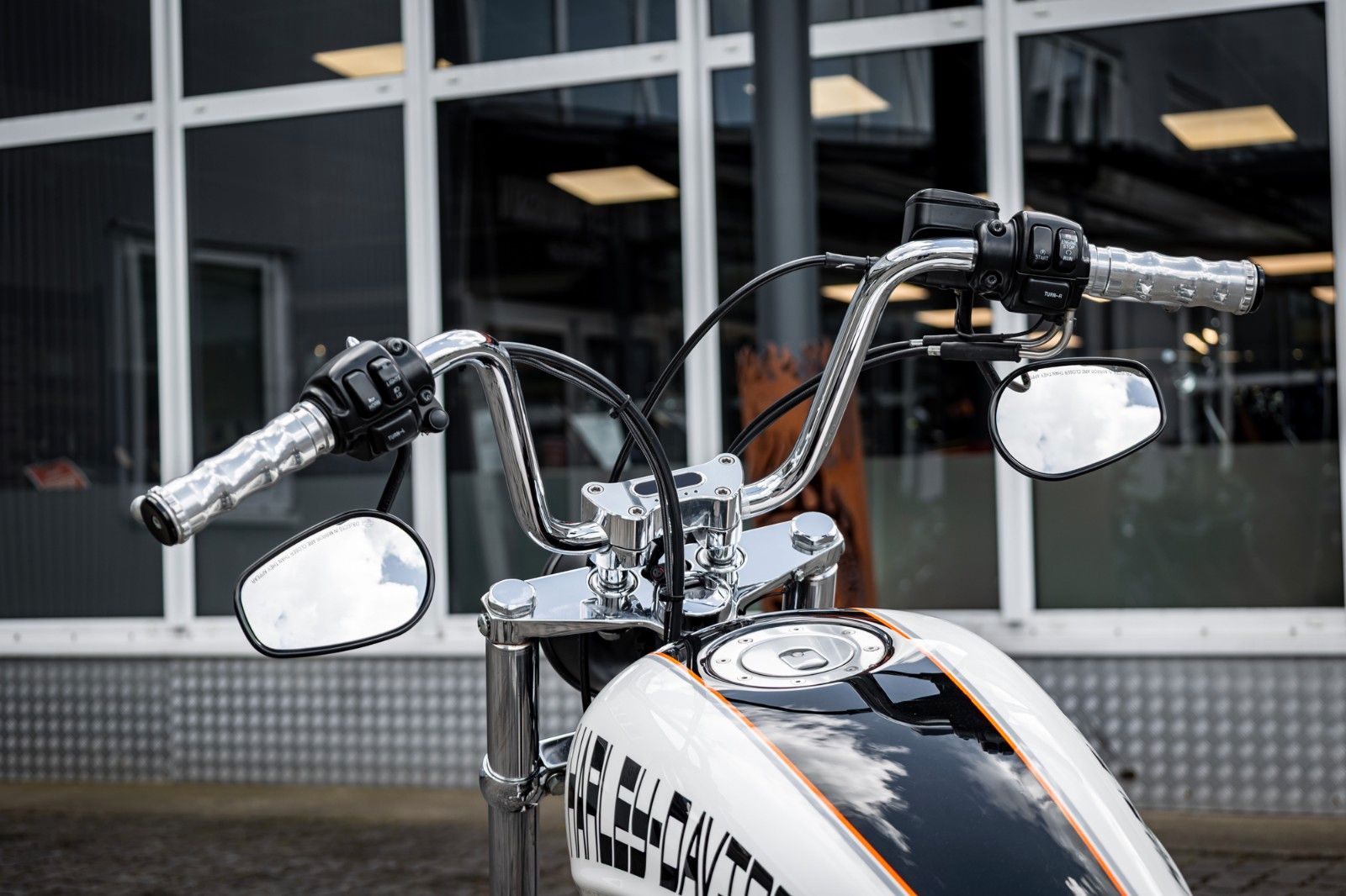 Fahrzeugabbildung Harley-Davidson FXST Softail Standard - CUSTOM - VERGASER - EVO