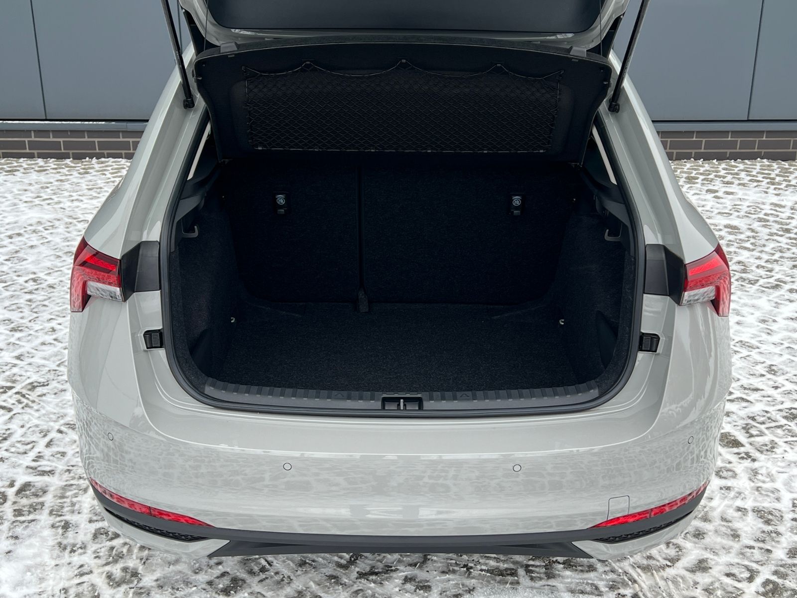 Fahrzeugabbildung SKODA Scala Drive 1.0 TSI *Black package, Vorb. AHK, L