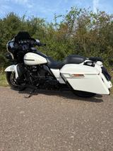 Harley-Davidson FLHXSE Street Glite Spezial 107 - HARLEY-DAVIDSON WEIß