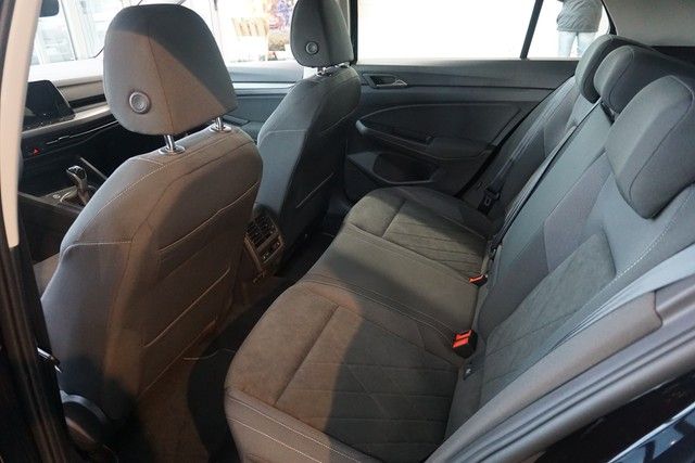 Fahrzeugabbildung Volkswagen Golf VIII TSI Style Matrix Navi Pano AID ACC PDC